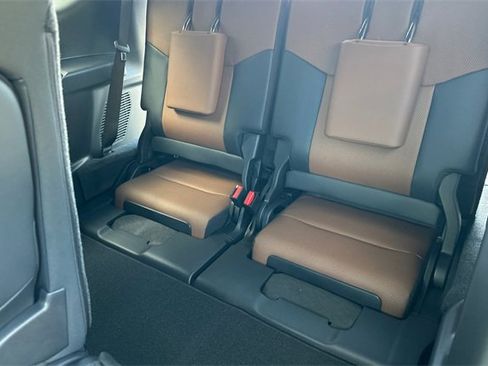 Used 2025 Lexus GX 550 image 14