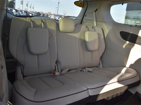 Used 2018 Chrysler Pacifica Limited w/ Advanced Safetytec Group image 16
