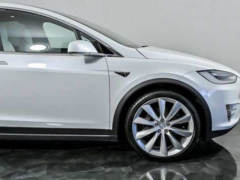 Used 2017 Tesla Model X 75D image 12