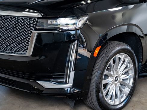 Used 2022 Cadillac Escalade Premium Luxury image 12