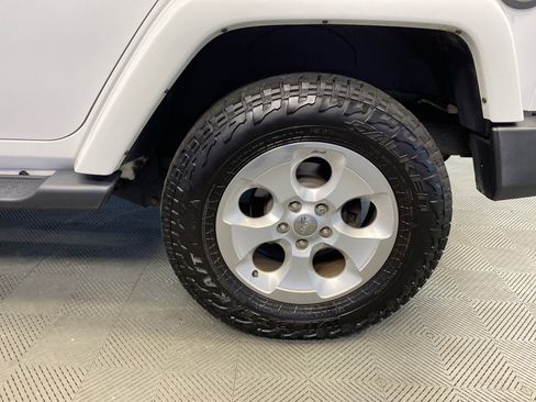 Certified 2015 Jeep Wrangler Unlimited Sahara w/ Dual Top Group image 22