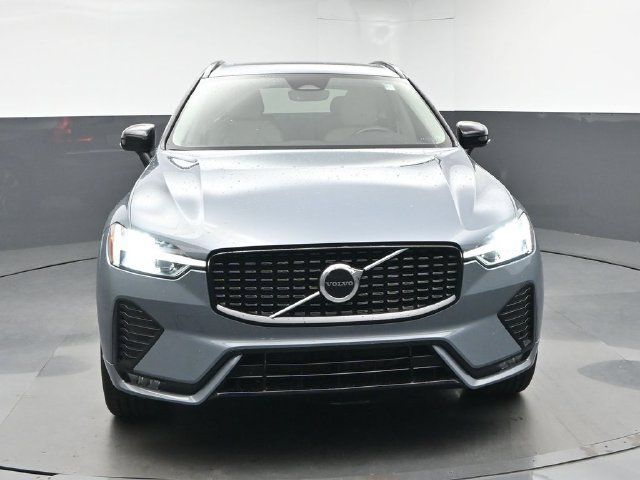 Used 2024 Volvo XC60 B5 Core w/ Protection Package Premier AWD/4WD image 2