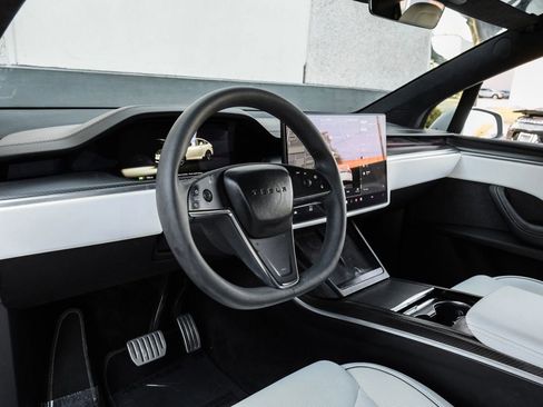 Used 2023 Tesla Model X Plaid image 2