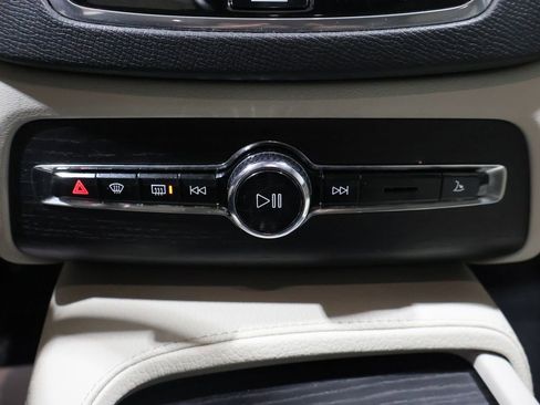 Used 2020 Volvo XC90 T6 Momentum image 31