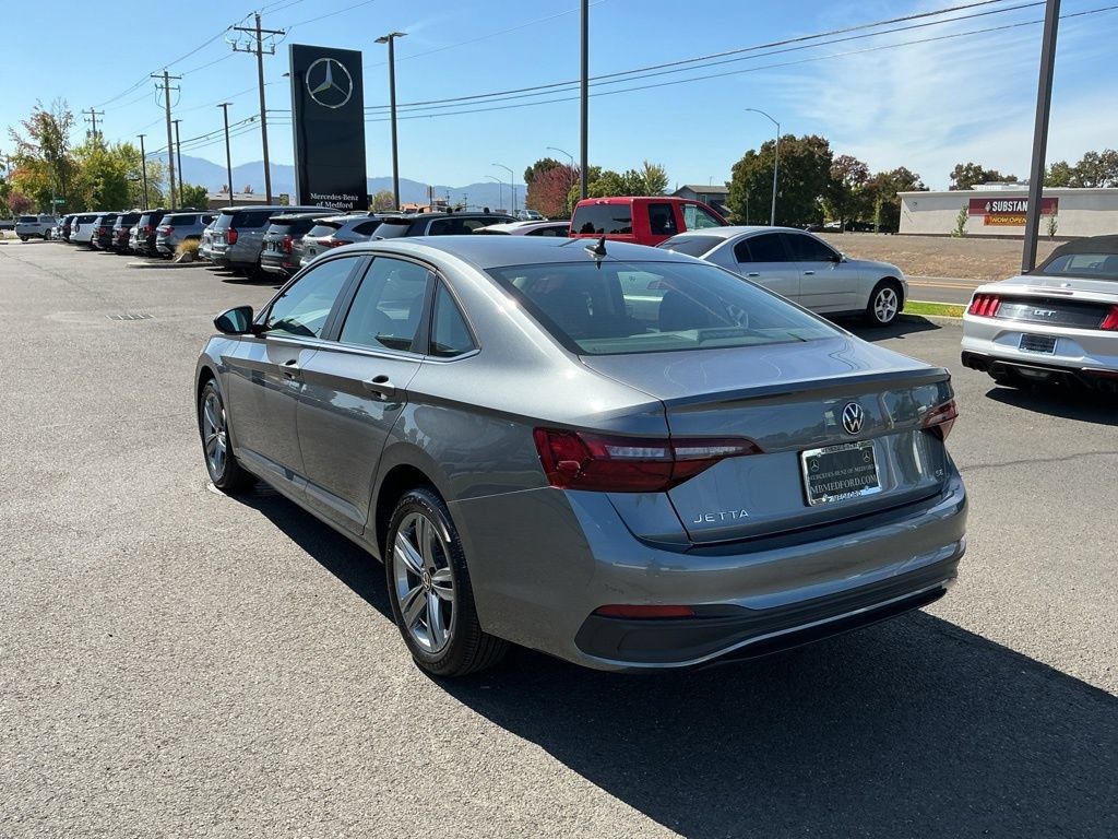 Used 2024 Volkswagen Jetta SE FWD image 11