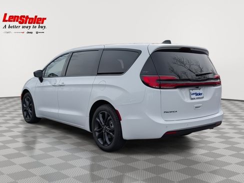 New 2026 Chrysler Pacifica Select FWD image 2