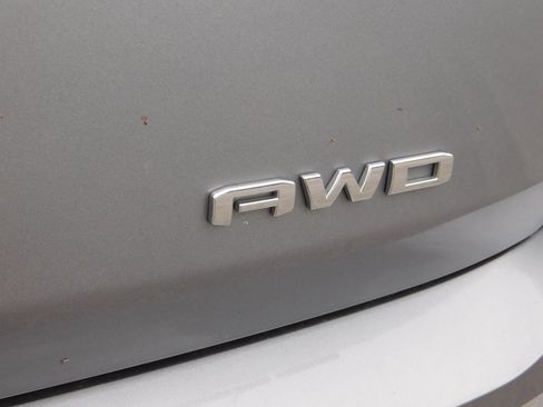 Used 2024 GMC Terrain SLT AWD/4WD image 6