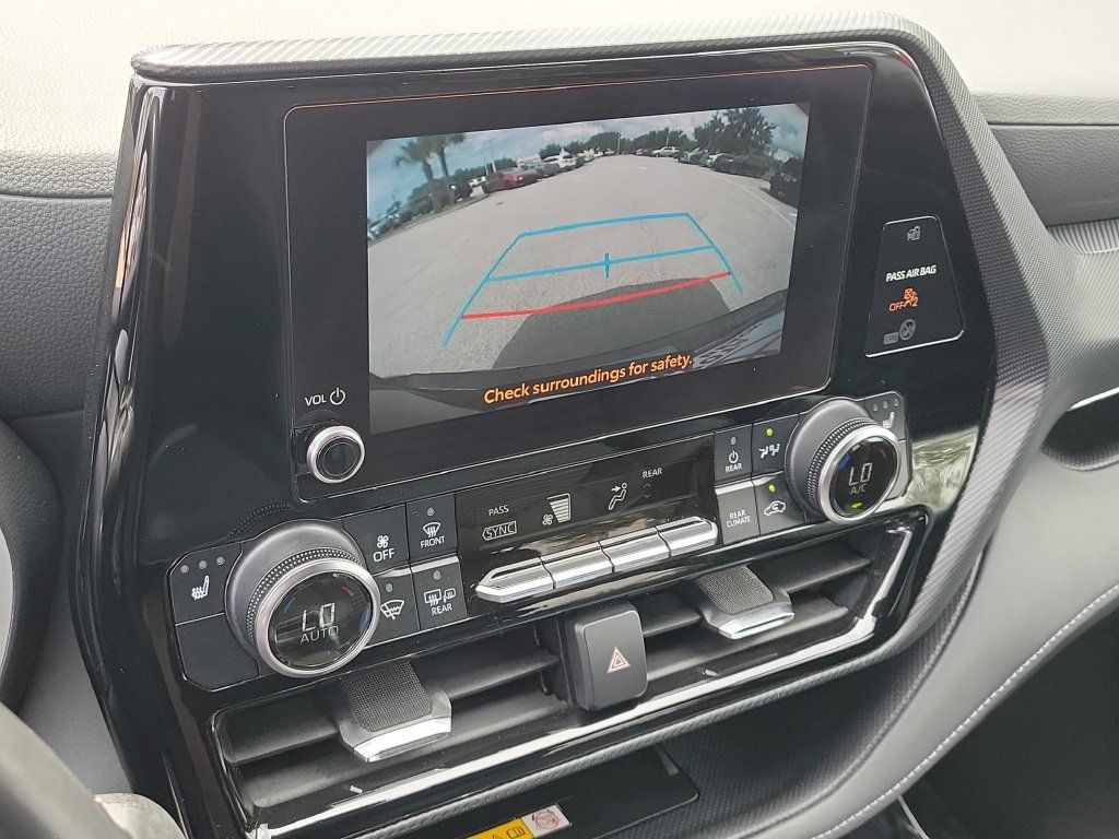 Used 2024 Toyota Highlander XSE FWD image 16