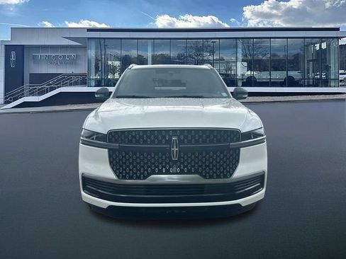 New 2026 Lincoln Navigator L Reserve AWD/4WD image 2