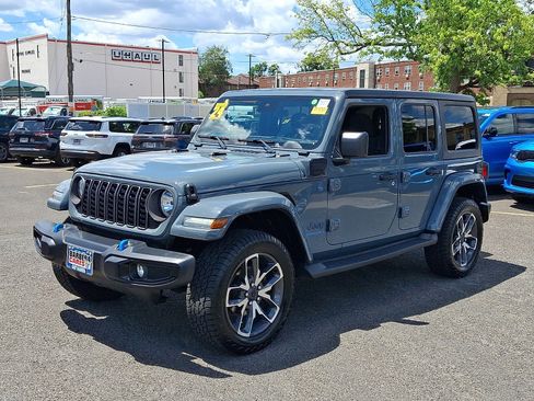 Used 2024 Jeep Wrangler Unlimited w/ Convenience Group AWD/4WD image 3