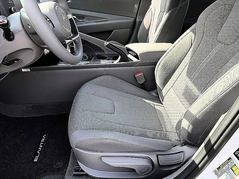 New 2026 Hyundai Elantra SE FWD image 8