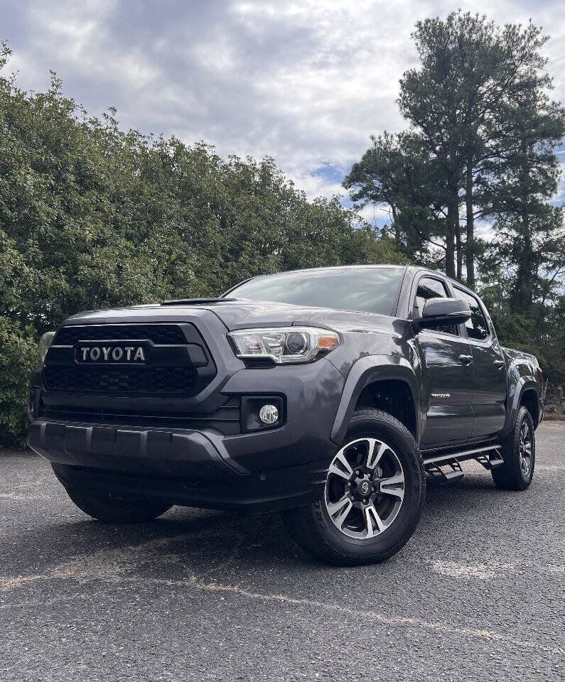 Used 2018 Toyota Tacoma TRD Sport AWD/4WD image 2
