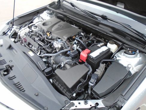 Used 2024 Toyota Camry SE image 19