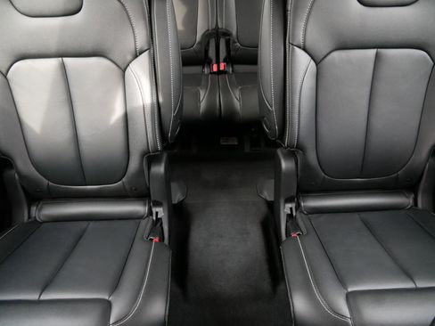 Used 2023 Jeep Grand Cherokee L Limited w/ Black Appearance Package image 13