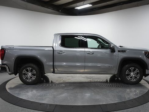 Used 2023 GMC Sierra 1500 SLE w/ Preferred Package image 8