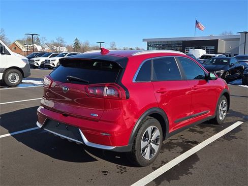 Used 2018 Kia Niro LX image 3