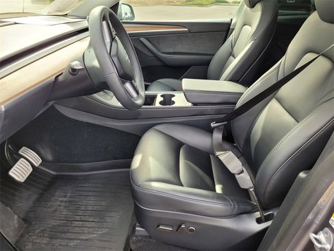 Used 2024 Tesla Model Y Performance image 15
