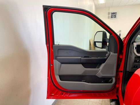 New 2026 Ford F250 XL w/ XL Chrome Package image 9