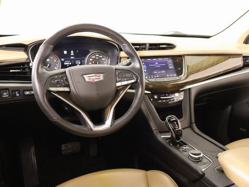 Used 2021 Cadillac XT6 Premium Luxury w/ Platinum Package image 2