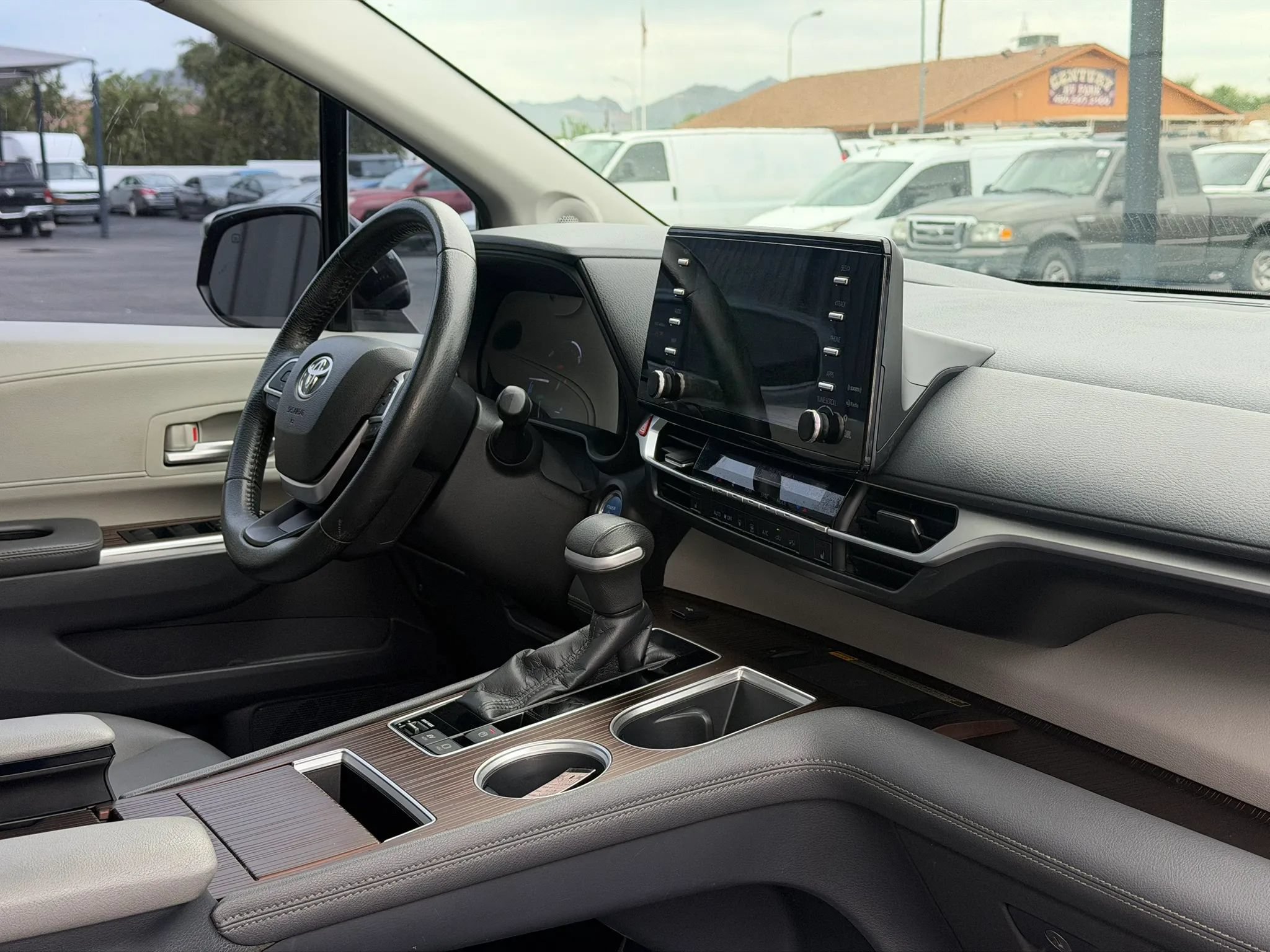 Used 2022 Toyota Sienna XLE w/ XLE Plus Package FWD image 29
