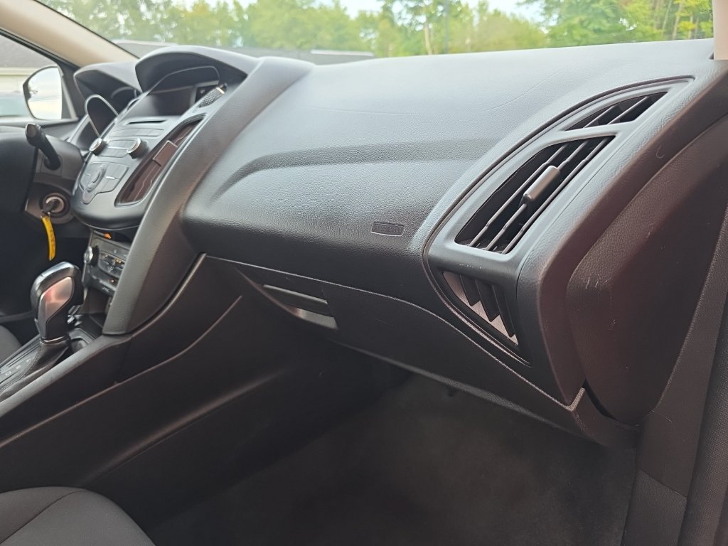 Used 2015 Ford Focus SE FWD image 20