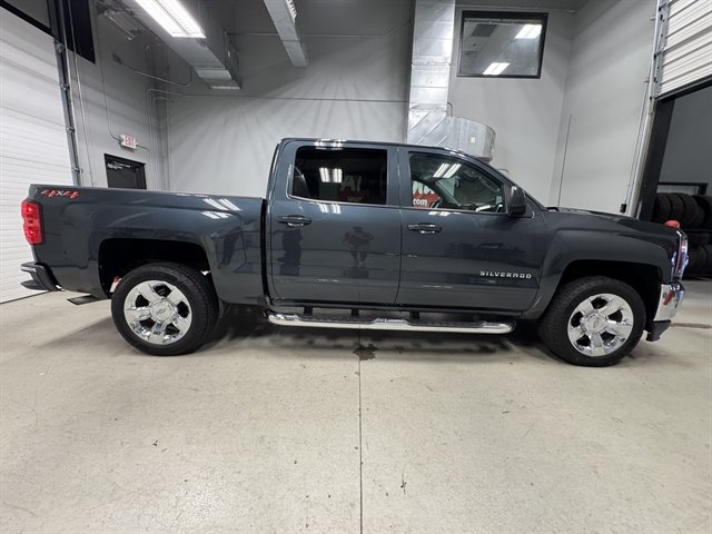Used 2018 Chevrolet Silverado 1500 LT w/ LT Eassist Package AWD/4WD image 9