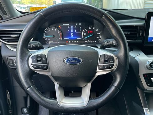 Used 2022 Ford Explorer XLT w/ Equipment Group 202A AWD/4WD image 15