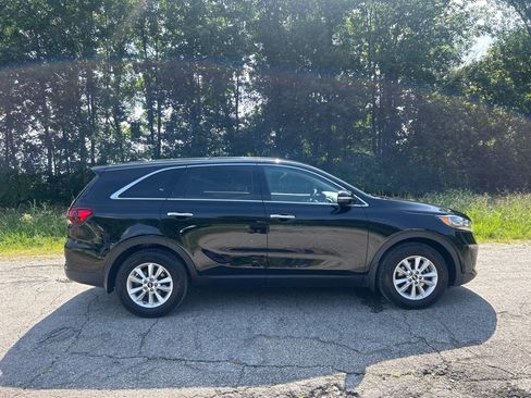 Used 2020 Kia Sorento LX FWD image 6