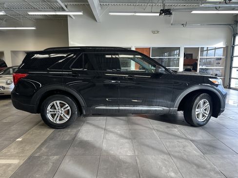 Used 2023 Ford Explorer XLT w/ Equipment Group 202A image 9