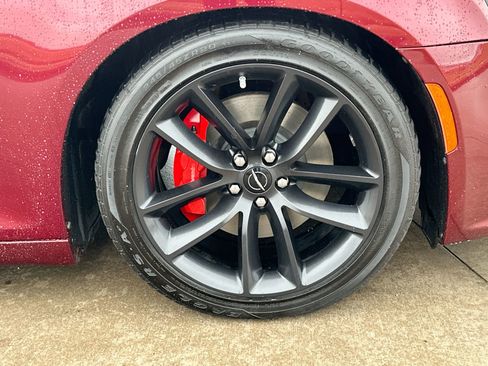 Used 2023 Chrysler 300 C image 10