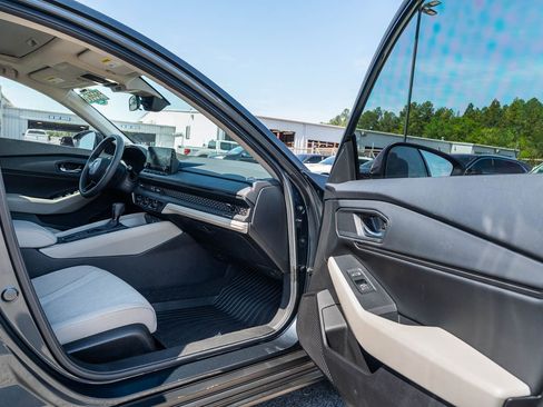 Used 2024 Honda Accord EX image 11
