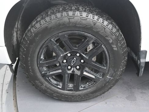 Used 2024 Chevrolet Silverado 1500 Custom w/ Turbomax Blackout Package RWD image 9