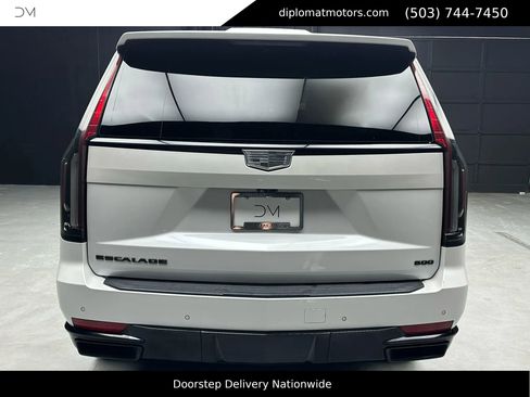 Used 2022 Cadillac Escalade ESV Sport Platinum w/ LPO, ONYX Package image 6