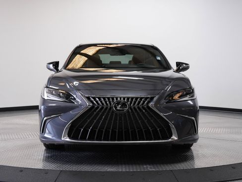 Used 2022 Lexus ES 350 Ultra Luxury w/ Accessory Package 2 FWD image 2