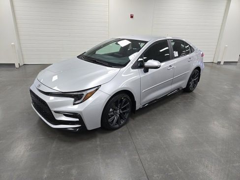 New 2026 Toyota Corolla SE image 2