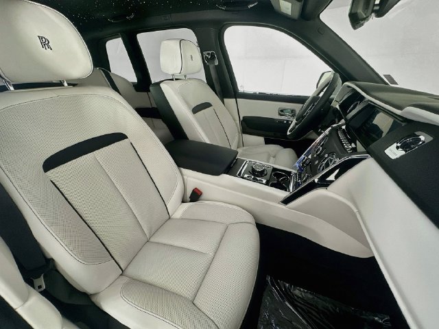Used 2024 Rolls-Royce Cullinan AWD/4WD image 28