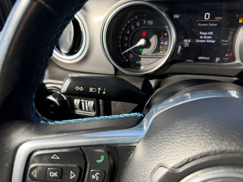 Used 2022 Jeep Wrangler Unlimited Rubicon 4xe AWD/4WD image 20