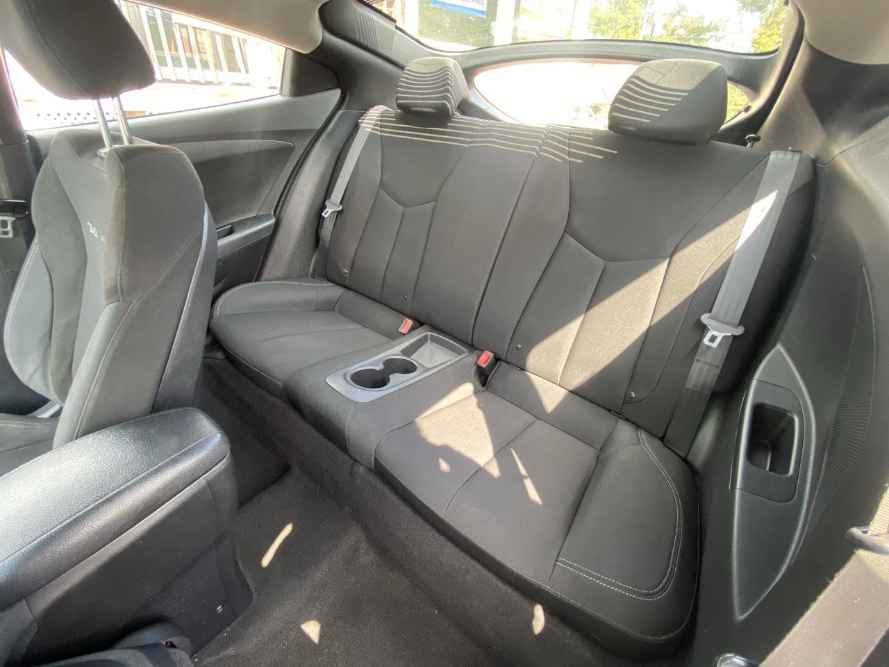 Used 2016 Hyundai Veloster FWD image 15