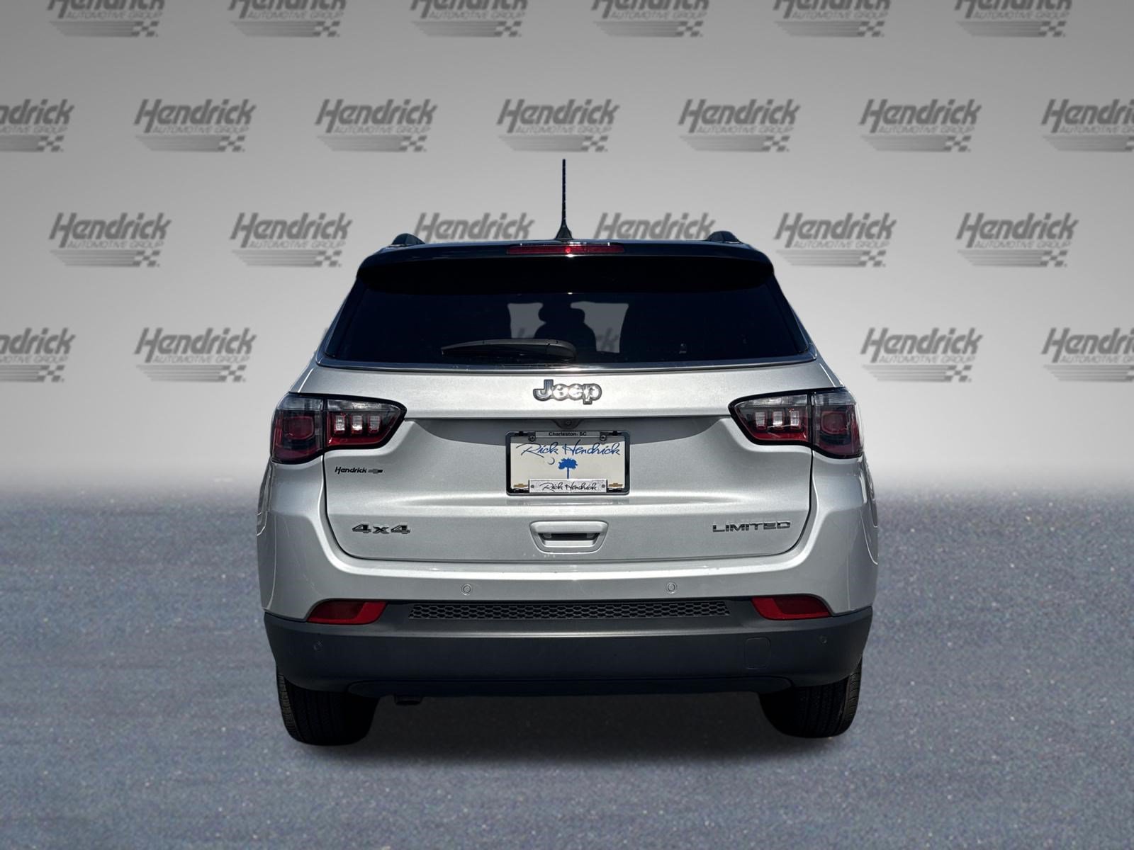 Used 2025 Jeep Compass Limited AWD/4WD image 9
