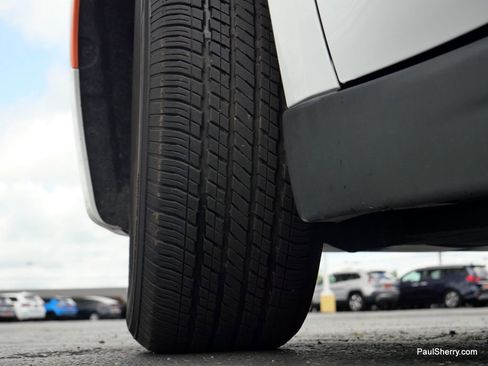 Used 2022 Chrysler Voyager LX image 25