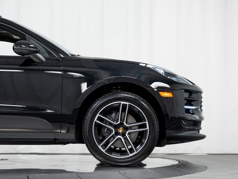 Certified 2021 Porsche Macan AWD/4WD image 11