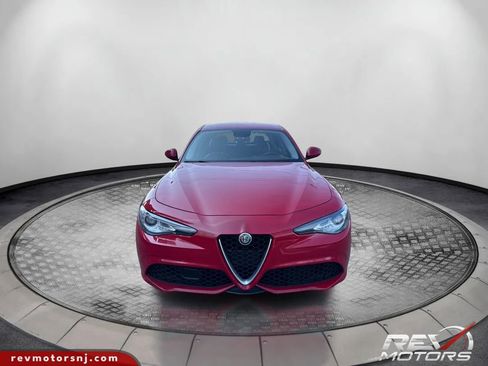 Used 2018 Alfa Romeo Giulia image 8