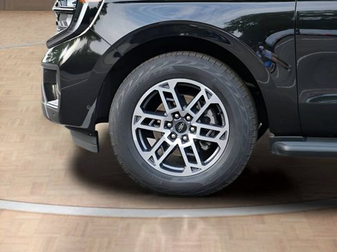 Used 2025 Ford Expedition Active AWD/4WD image 9