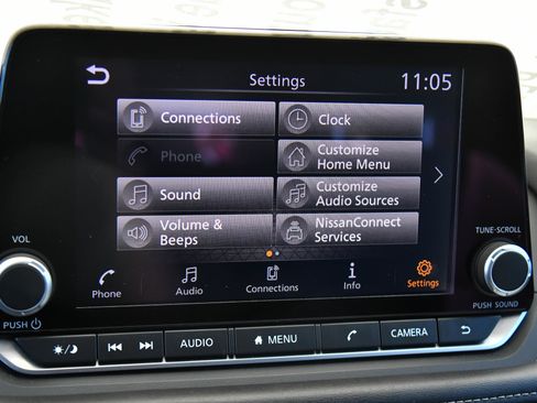 Used 2025 Nissan Rogue SV FWD image 21