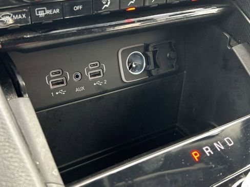 Used 2024 Jeep Grand Cherokee Limited w/ Black Appearance Package image 41