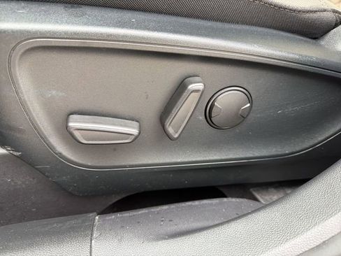 Used 2020 Ford Escape SE image 14