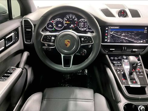 Used 2023 Porsche Cayenne Platinum Edition image 16