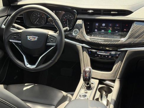 Used 2024 Cadillac XT6 Premium Luxury w/ Technology Package AWD/4WD image 13