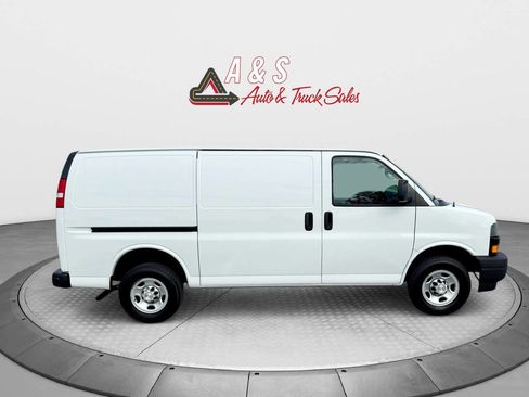 Used 2021 Chevrolet Express 2500 w/ Driver Convenience Package image 6