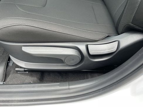 New 2025 Hyundai Elantra SEL image 14